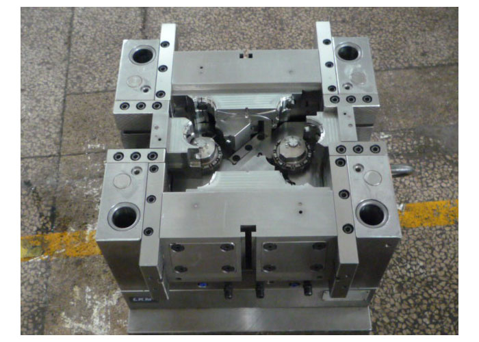 進(jìn)出水泵精密模具
